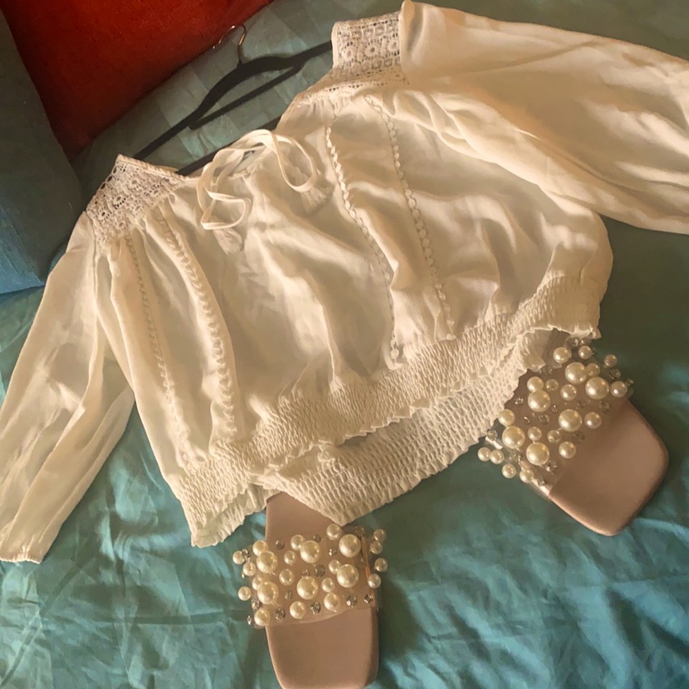 NWT off white puff sleeve pull over blouse size xxl./ and slip in Tahari flats
